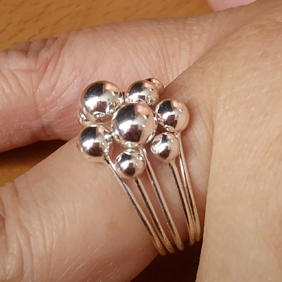 Beautiful adjustable silver tone ring - Picture 2 of 5